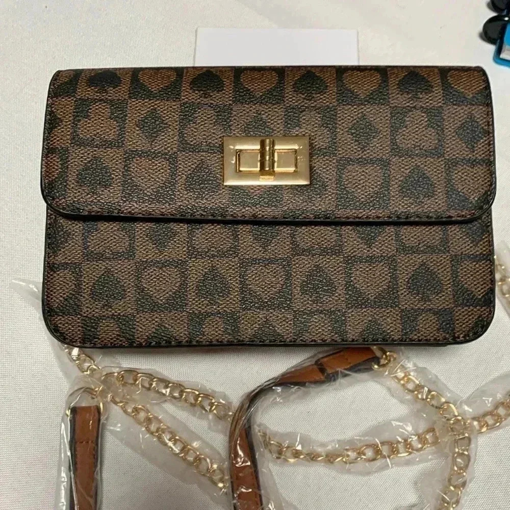 Vegan Leather Purse,Crossbody. NWOT. Excellent Quality Purse.